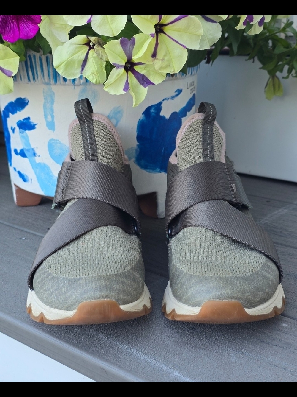 Sorel Olive Green Slip-On Athletic Sneakers w/White Sole & adjustable Strap Sz 7 - Picture 5 of 7